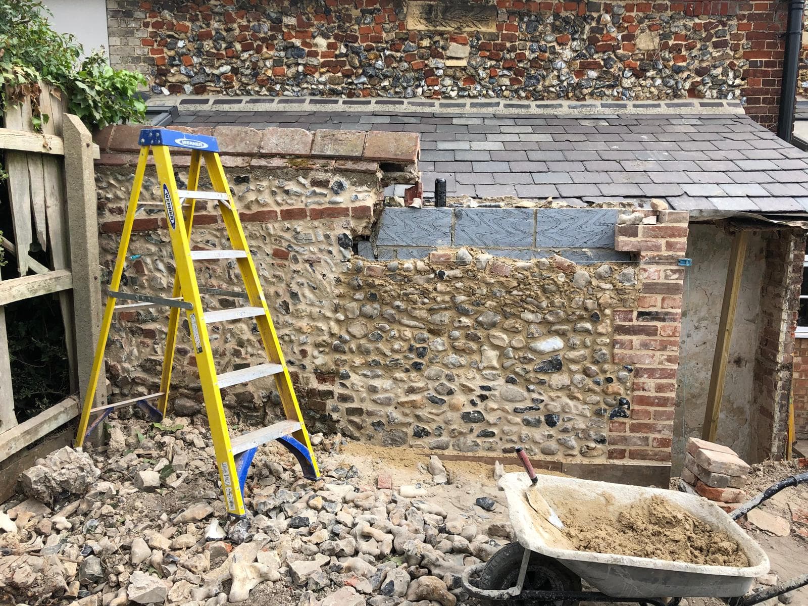 Garden wall combining brick and flint panels